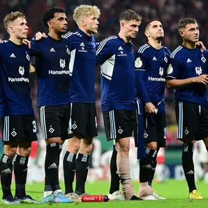 Die HSV-Profis bedankten sich nach der Leipzig-Pleite bei den mitgereisten Fans.