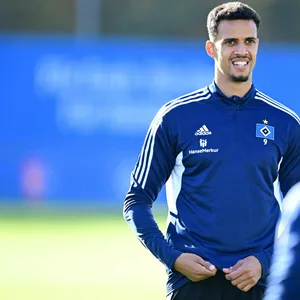 Beim Donnerstagstraining des HSV hatte Robert Glatzel wieder beste Laune.