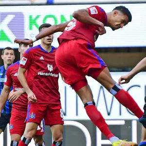 Robert Glatzel trifft zum 1:1 des HSV in Paderborn