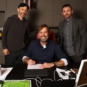 Jürgen Klopp und Julian Ward (FC Liverpool)