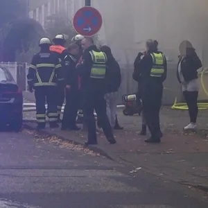 Aus der Erdgeschosswohnung in Harburg drank dunkler Rauch
