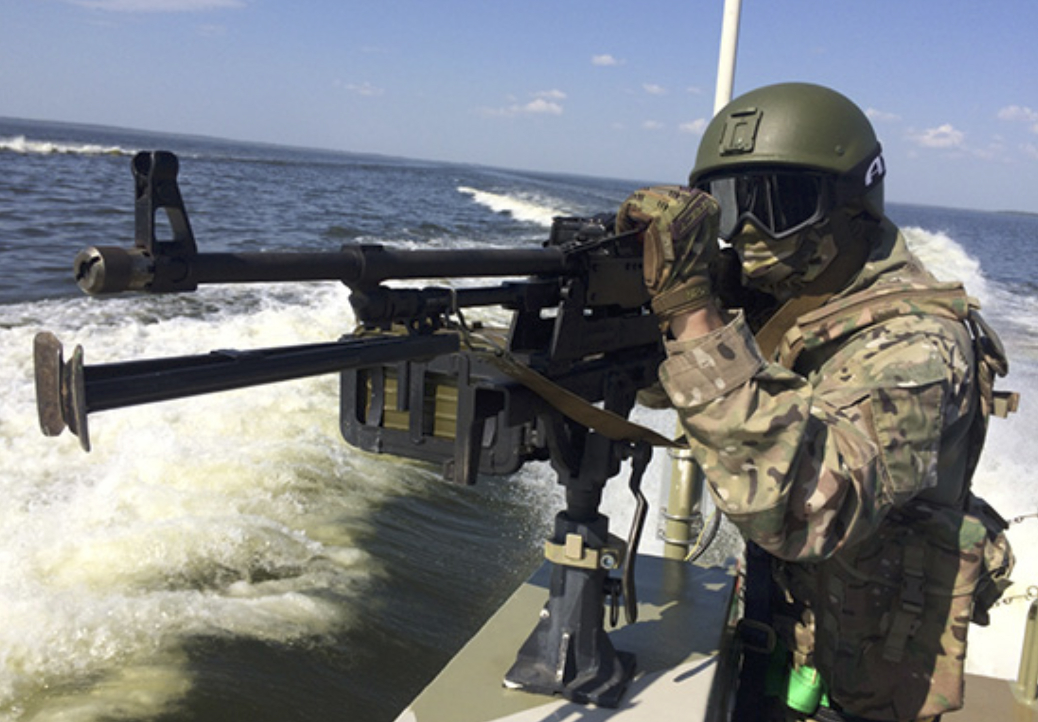 Ein vom russischen Verteidigungsministerium zur Verfügung gestelltes Videostandbild zeigt einen russischen Soldaten bei einer Militärübung der Baltischen Flotte.
