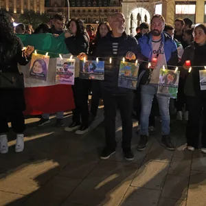 Mehr als 1000 Menschen demonstrierten an der Alster.