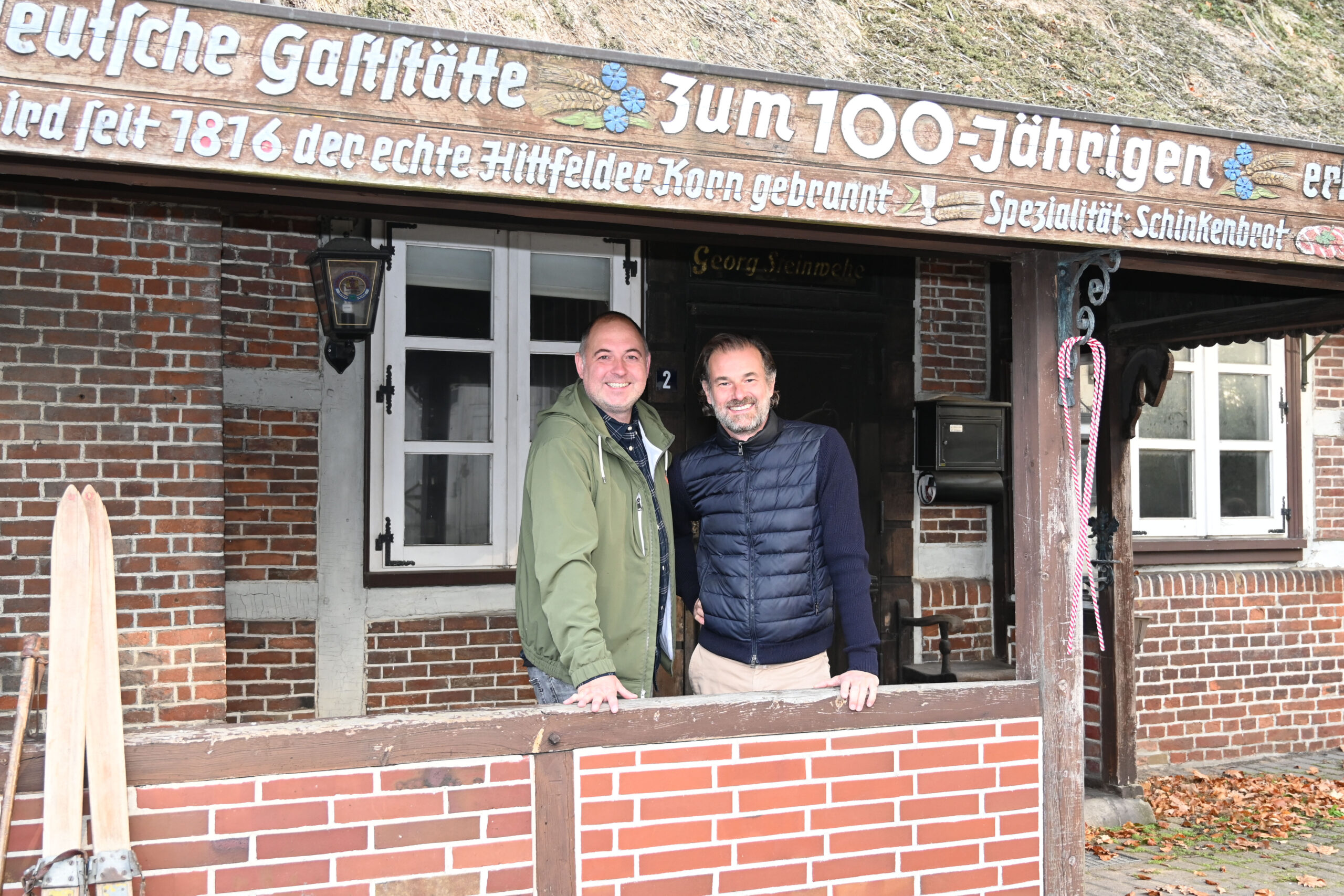 Die Gastronomen Dominik Wolff und Tim Becker öffnen das Lokal erstmals seit der Schließung im Jahr 2013. Ende 2023 wollen die Vollblut-Gastronomen dauerhaft wiedereröffnen.