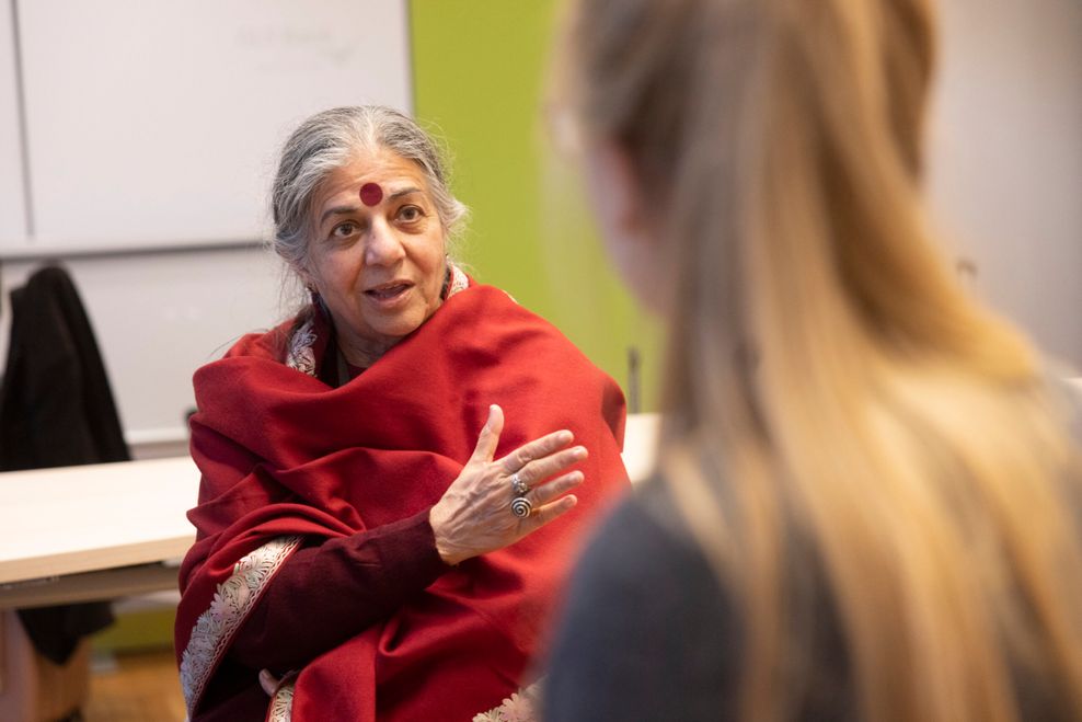Die Aktivistin Vandana Shiva im Gespräch mit der MOPO.