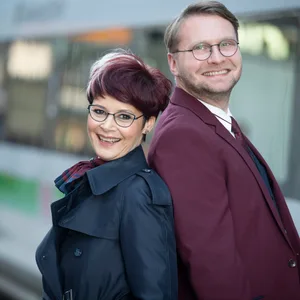 Die Mitarbeitenden der Deutschen Bahn dürfen sich künftig aus allen Outfits, die Guido Maria Kretschmer designt hat, bedienen. (Archivbild)
