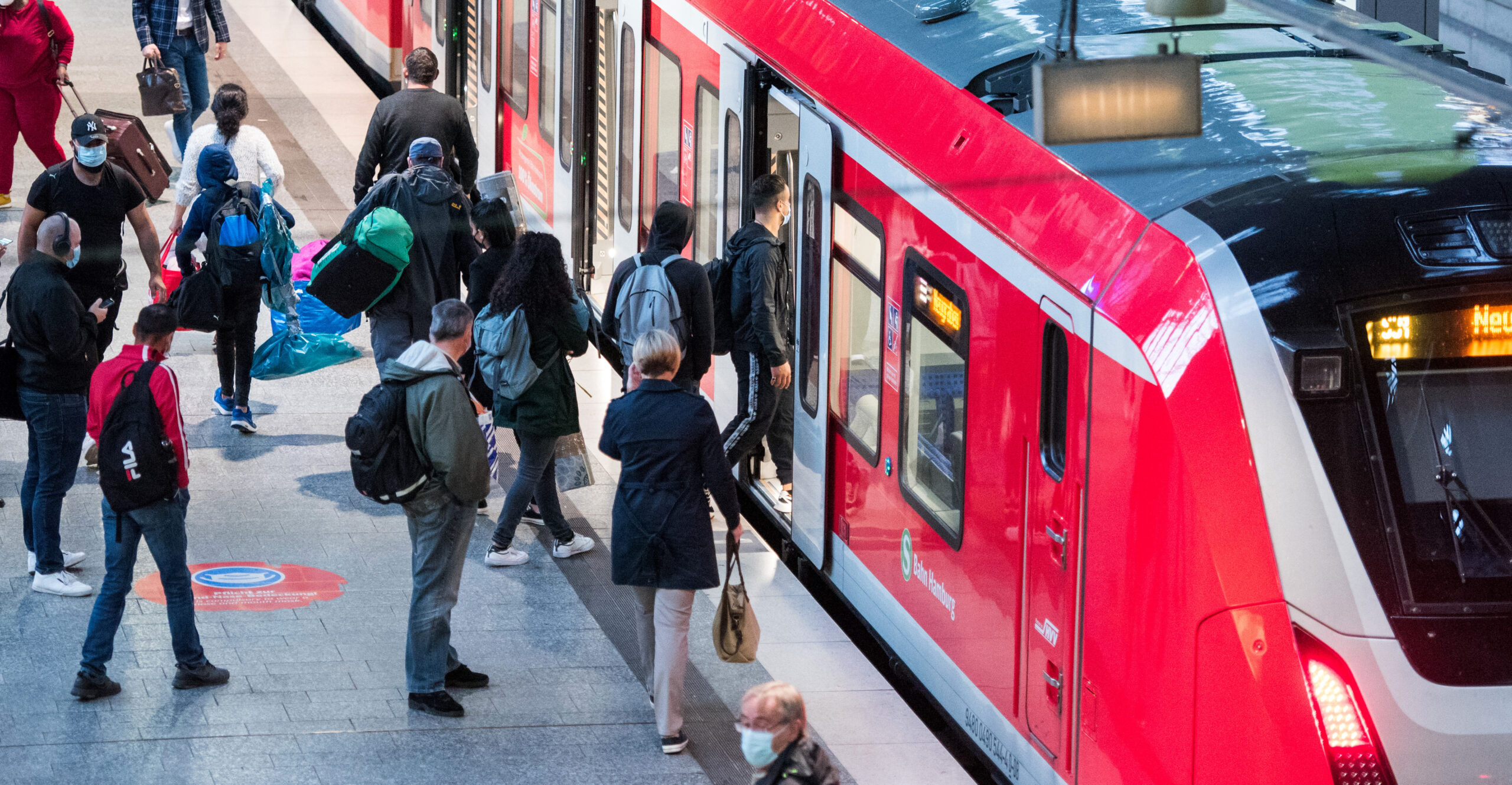 Für Millionen Fahrgäste kommt ein bundesweites 49-Euro-Monatsticket für Busse und Bahnen