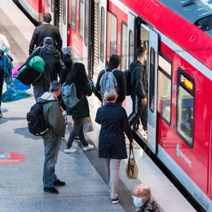 Für Millionen Fahrgäste kommt ein bundesweites 49-Euro-Monatsticket für Busse und Bahnen
