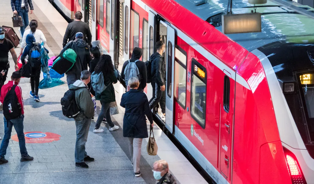 Für Millionen Fahrgäste kommt ein bundesweites 49-Euro-Monatsticket für Busse und Bahnen