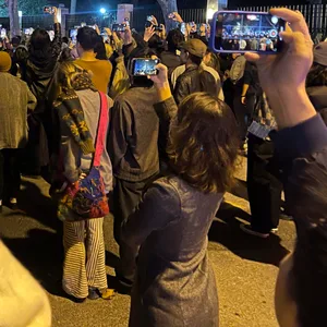 Seltener Anblick: Eine Demonstration in China. Das Land setzt immer noch auf eine Null-Covid-Strategie. Internationale Grenzen sind geschlossen.