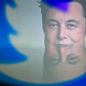Nach Twitter-Kauf startet Musk eine Entlassungswelle und steht einem Erlöseinbruch gegenüber.