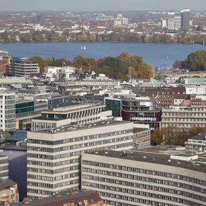 Ein Blick auf Hamburg. Die Hansestadt gehört zu den leistungsfähigsten Städten Deutschlands – hat aber noch Potenzial für mehr. (Symbolbild)