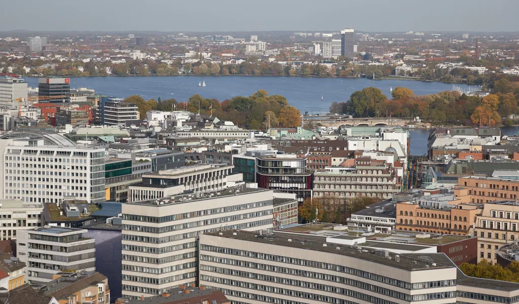 Ein Blick auf Hamburg. Die Hansestadt gehört zu den leistungsfähigsten Städten Deutschlands – hat aber noch Potenzial für mehr. (Symbolbild)