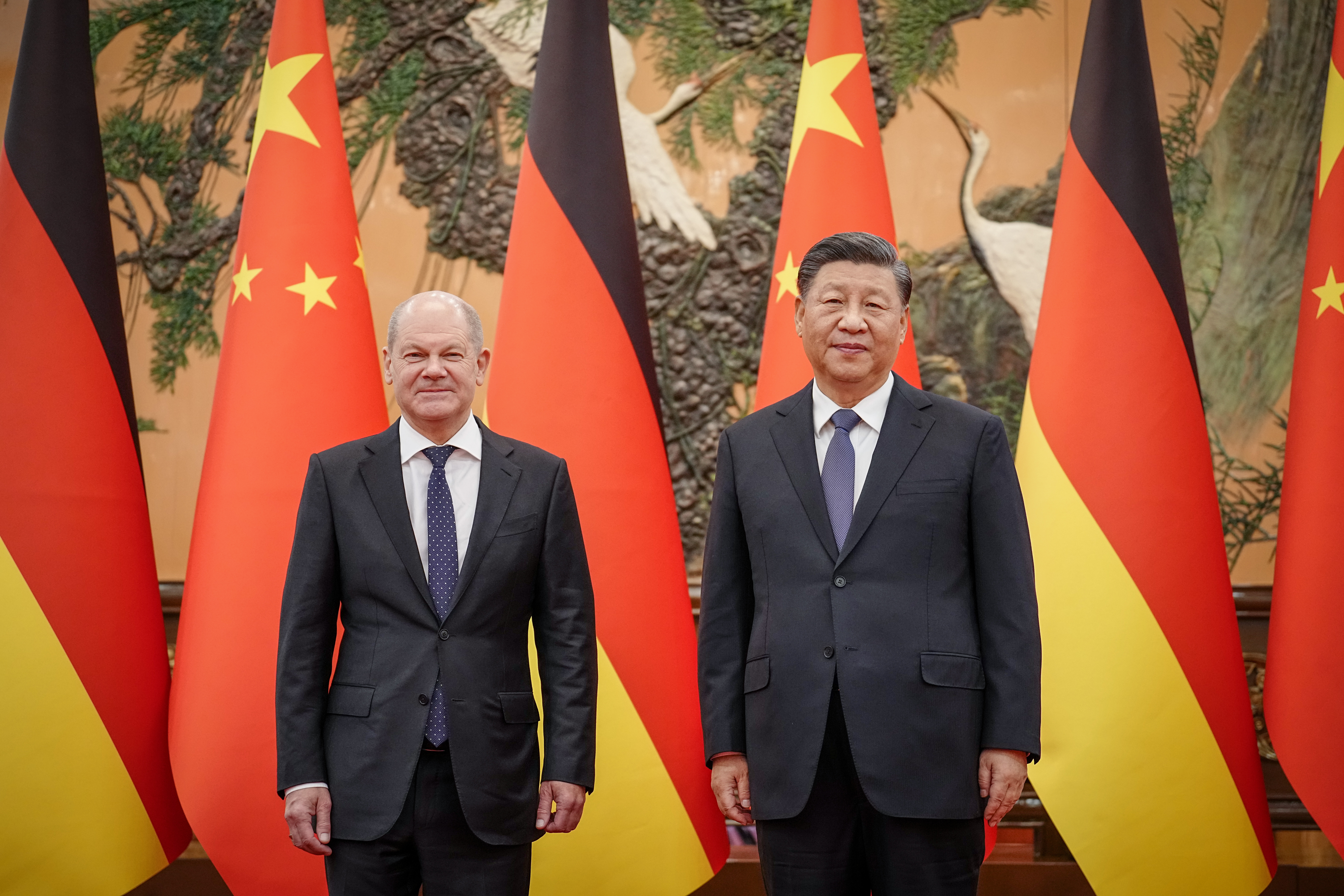 Chinas Präsident Xi Jinping empfing heute Bundeskanzler Olaf Scholz. Beide warnten vor einer nuklearen Eskalation im Ukraine-Krieg.