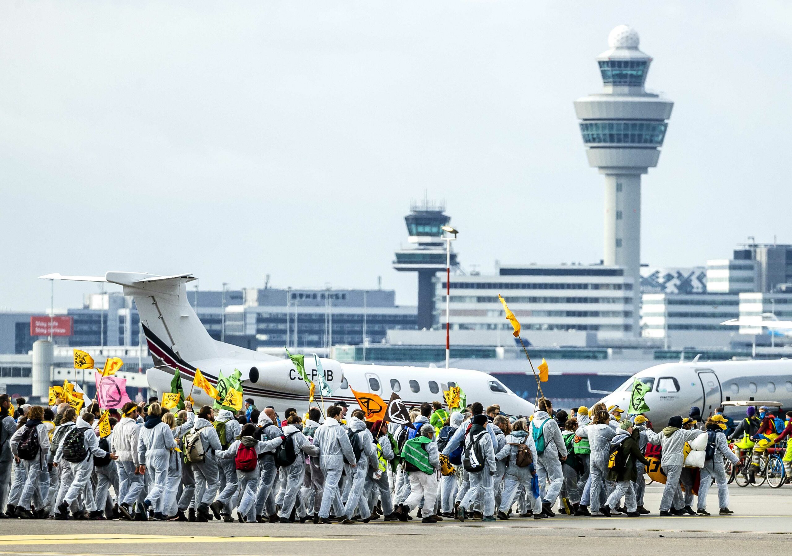 Auch Blockaden an deutschen Flughäfen wie am Wochenende in Amsterdam schließen die Aktivisten nicht aus.