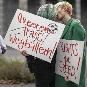 Demonstranten vor dem FIFA-Museum in Zürich