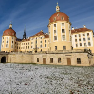 Das Schloss Moritzburg wurde als Drehort für den Klassiker „Drei Haselnüsse für Aschenbrödel“ genutzt.