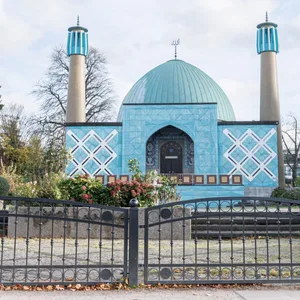 Das Islamische Zentrum Hamburg (IZH) der Imam-Ali-Moschee, auch Blaue Moschee genannt, ist aus dem Rat der Islamischen Gemeinschaften in Hamburg (Schura) ausgetreten.