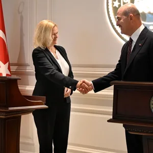 Bundesinnenministerin Nancy Faeser (l, SPD) trifft den türkischen Innenminister Süleyman Soylu.