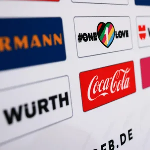 Werbetafel des DFB bei der WM 2022
