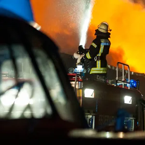 Broßbrand im Norden – Event Center steht in Flammen