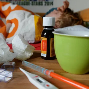 Mittel zur Bekämpfung von Kinderkrankheiten werden knapp – so wie Fiebersaft. (Symbolbild)