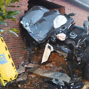 Unfall bei Hamburg – Audi -Fahrer schwerst verletzt