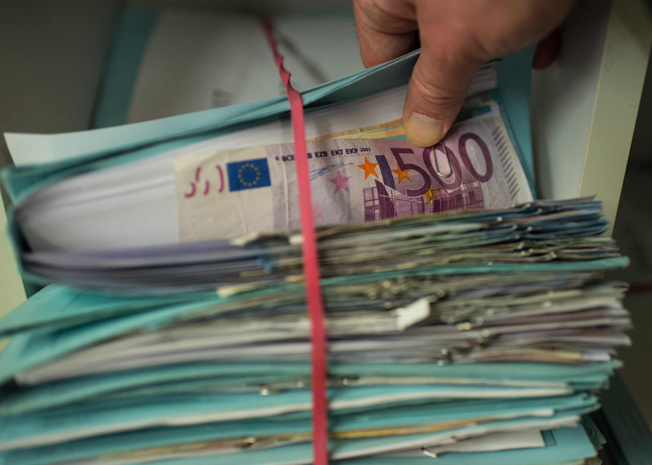 Bei einem 27-Jährigen in Bad Oldesloe wurde eine große Menge Falschgeld gefunden. (Symbolbild)