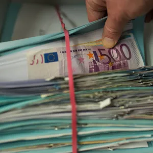 Bei einem 27-Jährigen in Bad Oldesloe wurde eine große Menge Falschgeld gefunden. (Symbolbild)