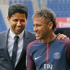 PSG-Boss Nasser al-Khelaifi präsentierte 2017 den 222-Millionen-Einkauf Neymar.