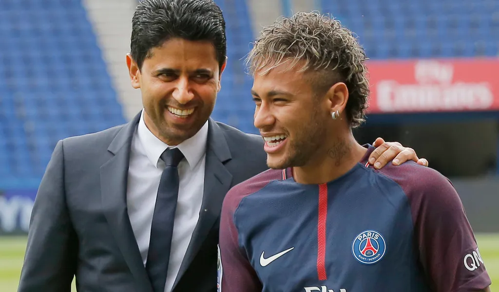 PSG-Boss Nasser al-Khelaifi präsentierte 2017 den 222-Millionen-Einkauf Neymar.