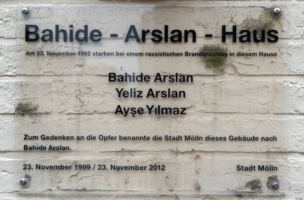 Eine Gedenktafel am Bahide-Arslan-Haus. (Archivbild aus 2017)