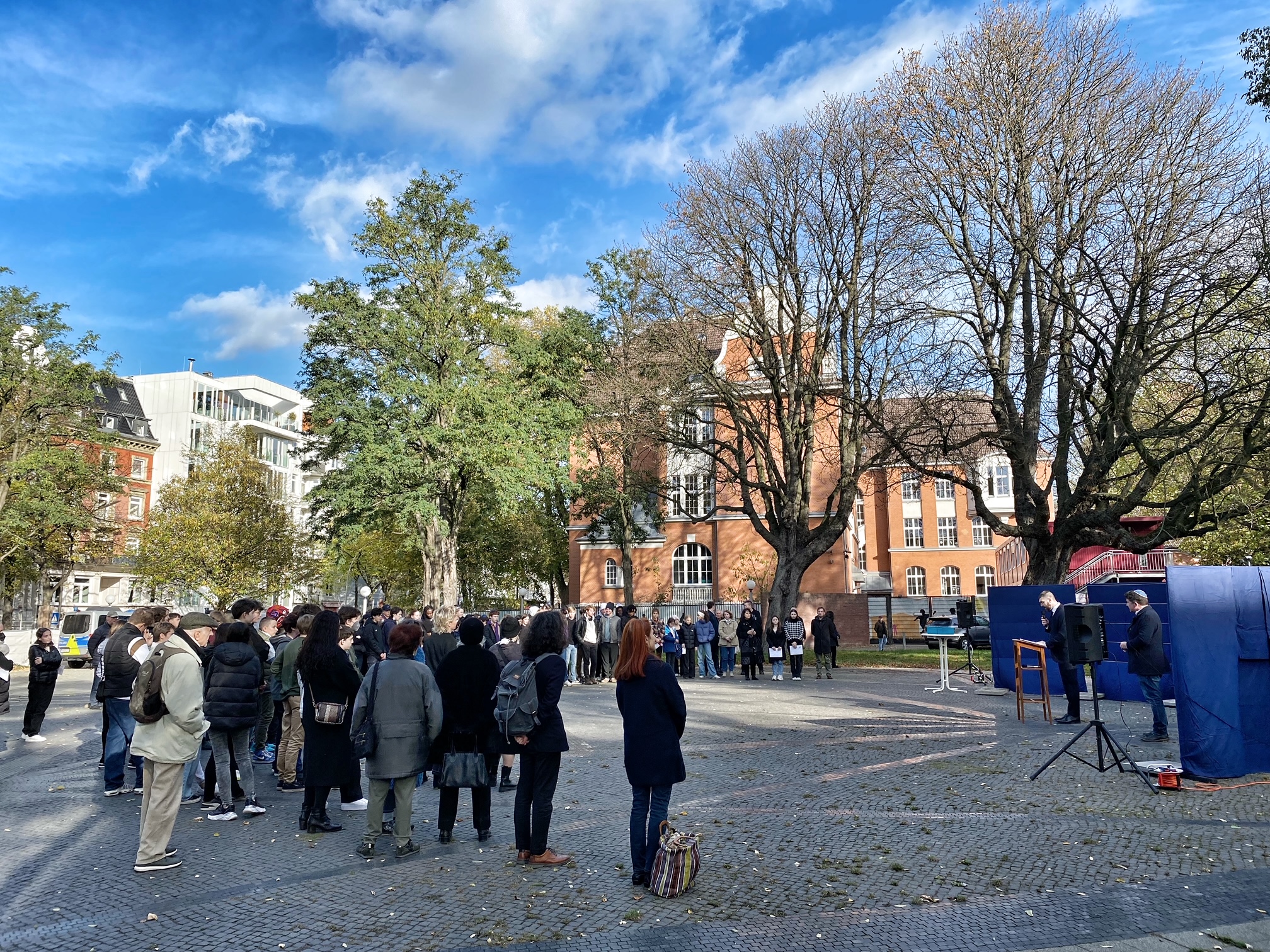 Gedenkveranstaltung auf dem Joseph-Carlebach-Platz in Hamburg