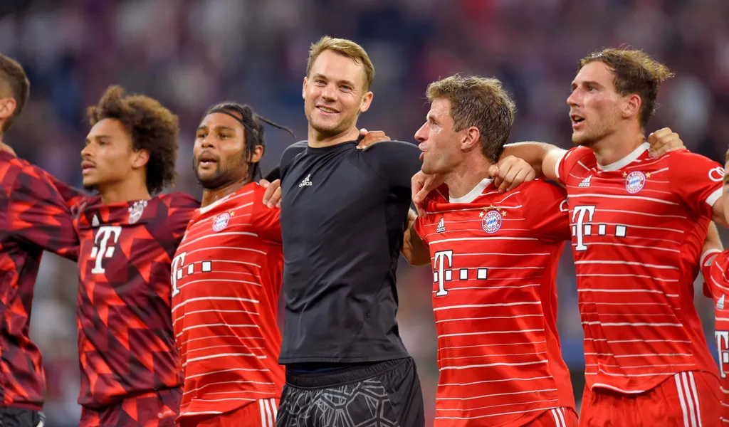 Bayern-Spieler feiern nach einem Sieg.