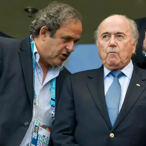 Michel Platini und Sepp Blatter auf der Tribüne.