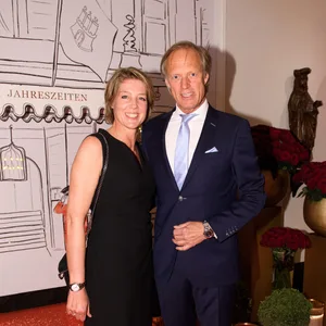 Christina Block und ihr Lebensgefährte Gerhard Delling bei einer Gala im Hotel „Vier Jahreszeiten“.