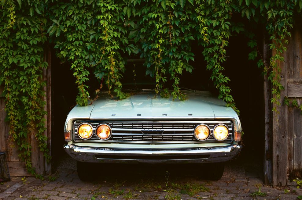 Diese automobile Legende hört auf den Namen Ford Torino. Das Schätzchen versteckt sich in einer Garage bei Reinfeld in Schleswig-Holstein. Der von 1968 bis 1976 gebaute Wagen spielte wichtige Rollen in Serien und Filmen wie „Starsky & Hutch“, „The Big Lebowski“ und natürlich im 2008er Hollywood-Streifen „Gran Torino“ von und mit Clint Eastwood.
