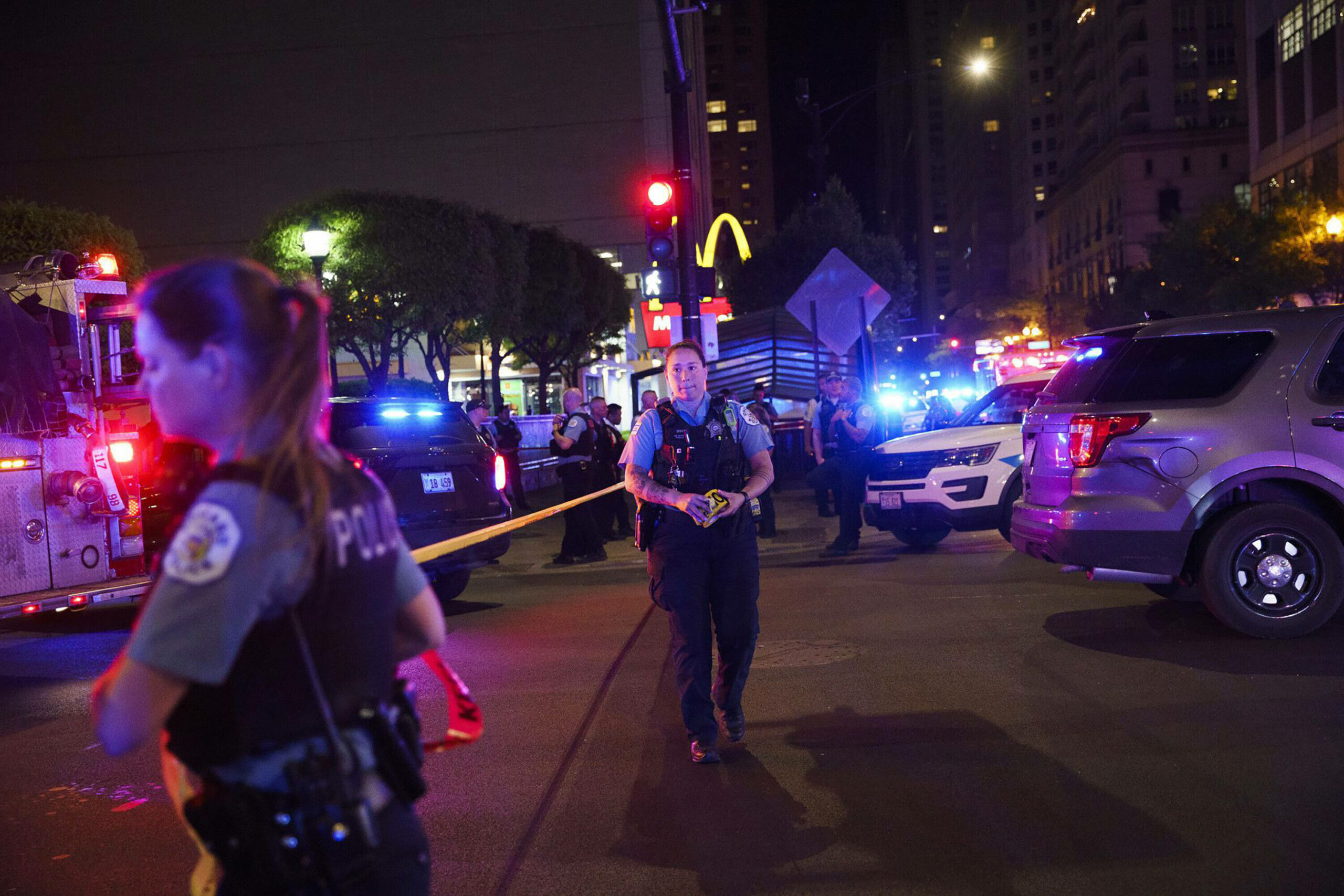 Polizisten sichern den Tatort in Chicago (Archivbild).