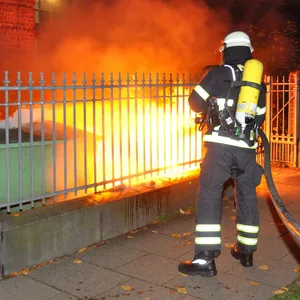 Feuer an Hambuger Schule – Feuerwehr verhindert Übergreifen der Flammen