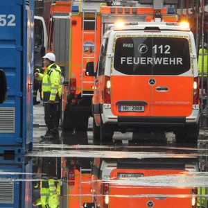 Arbeiter stürtzt von Baustelle in Hafencity – schwer verletzt