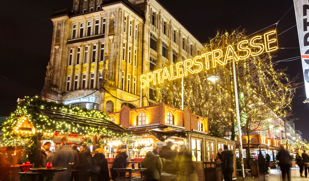 eingang-zum-weihnachtsmarkt-an-der-spitalerstrasse-mediaserver-hamburg-scaled.jpg?resize=1024%2C600&webp=1&crop_strategy=smart
