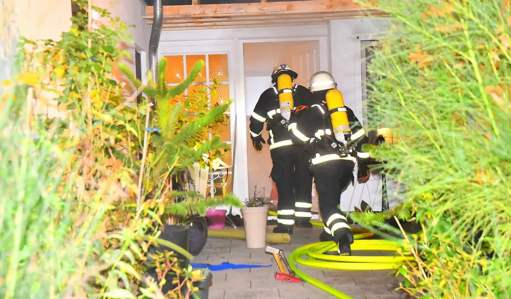 Sauner brennt in einfamilienhaus – Bewohner leicht verletzt