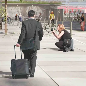 Diese Visualisierung zeigt die westliche Seite des neuen Bahnhofs Altona entlang der Schleswiger Straße.