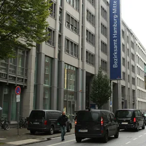 Das Bezirksamt Hamburg-Mitte an der Caffamacherreihe 1-3.