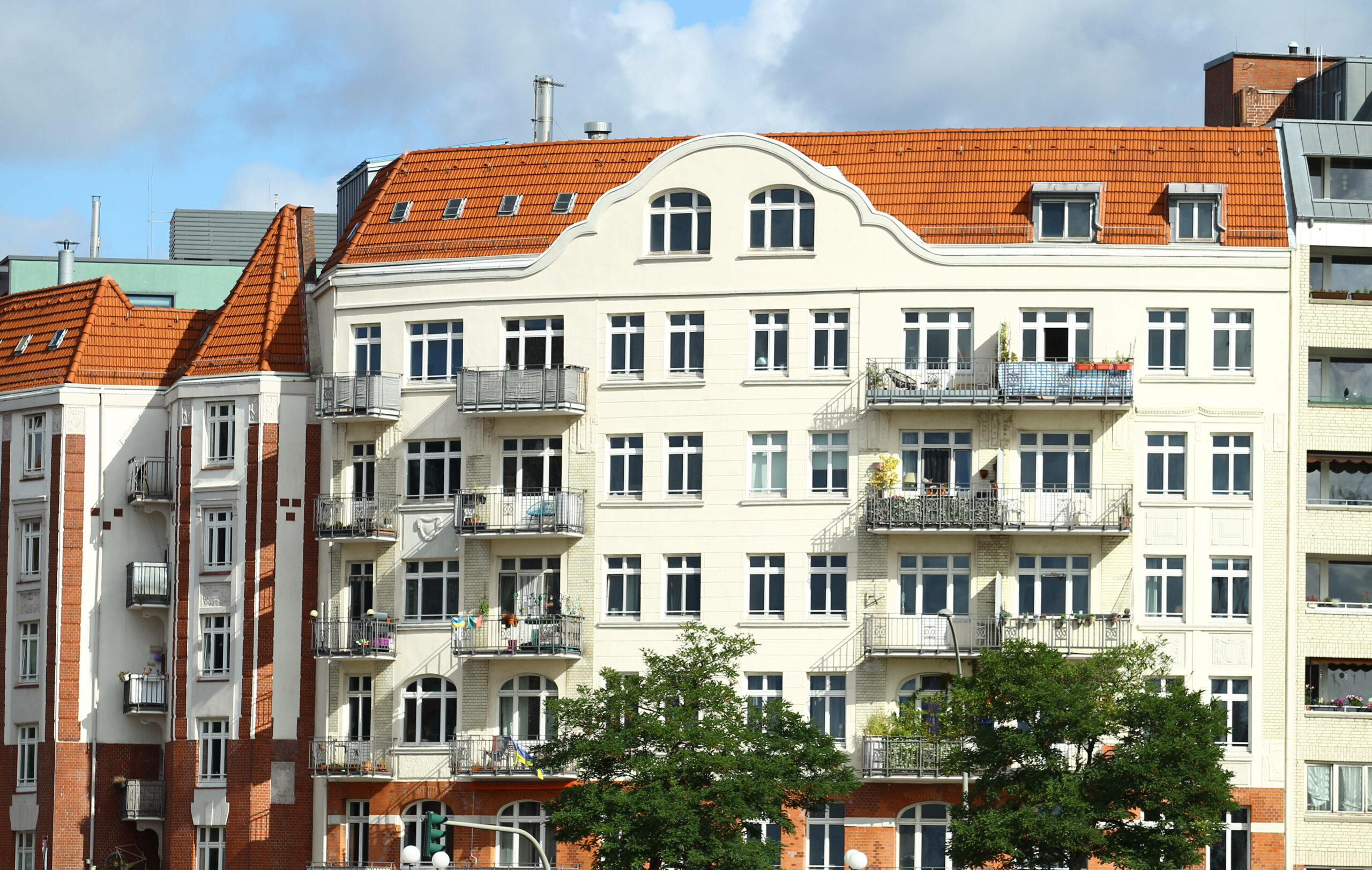 Ein Mehrfamilienhaus mit Altbauwohnungen auf St. Pauli