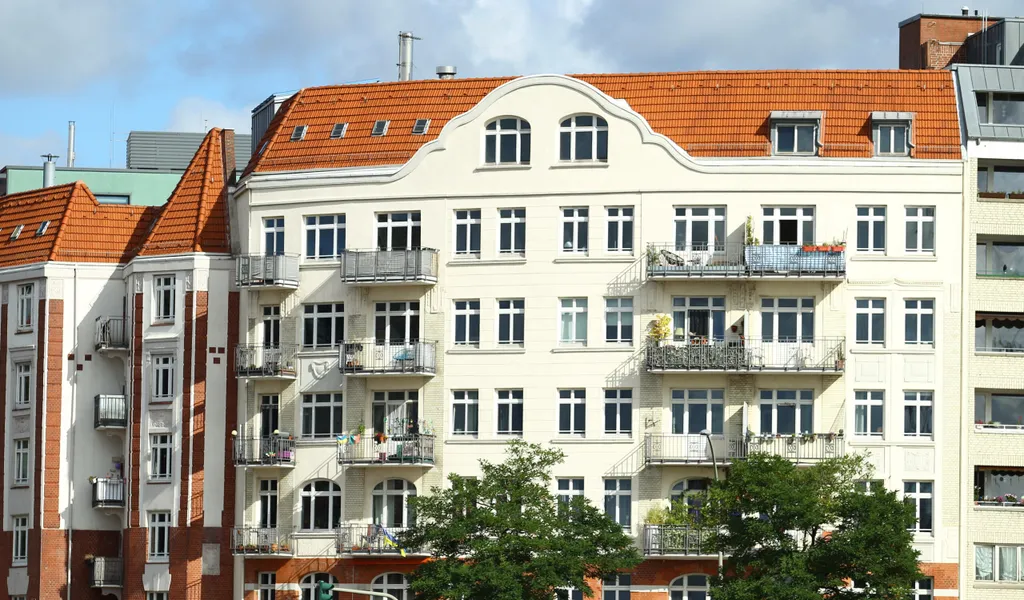 Ein Mehrfamilienhaus mit Altbauwohnungen auf St. Pauli