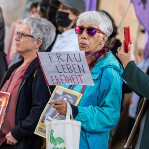 Frauen protestieren gegen Femizide und für mehr Aufmerksamkeit der Behörden gegenüber Fällen häuslicher Gewalt. (Symbolbild)
