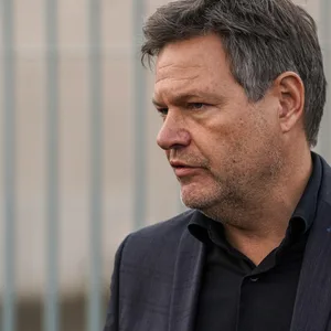 Robert Habeck äußert sich vor Journalisten.