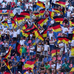 Deutsche Fans bei einem Fußballspiel