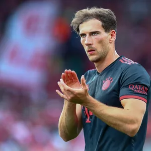 Leon Goretzka mit bösem Blick.